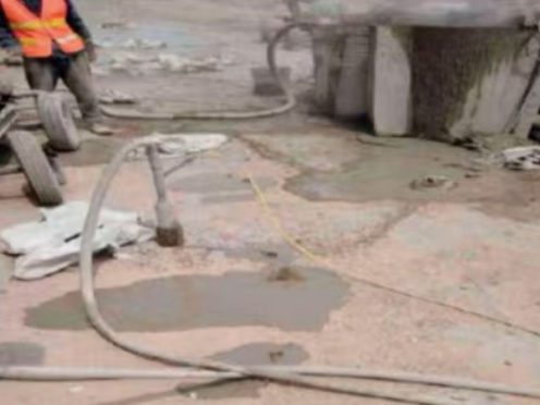 石龙水泥混凝土路面板底注浆技术 路面脱空注浆整治方案
